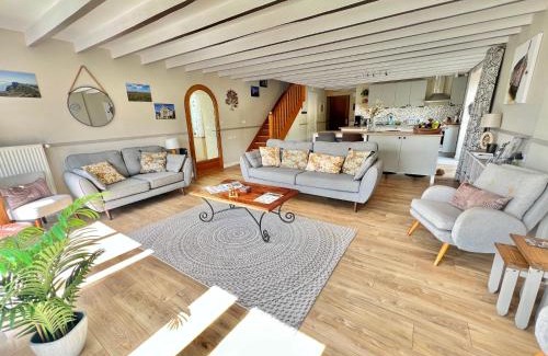 Lehon House | Quai du Val is a Charming Pet and Family Friendly Riverside Gite in Lehon close to Dinan Sleeps 7