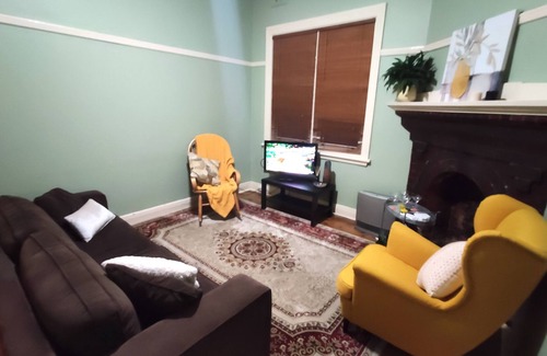 Turvey Park House | Quaint, cosy 2 bedroom house just a short 3 minute walk to Wagga's main street..