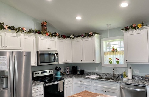 Landrum Cottage | "Quaint ~ Fresh ~ Convenient"