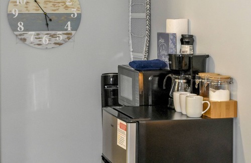 Watkins Glen Apartment | Quaint Guest House with walkable locale!