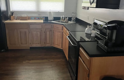 Wellesley Island Cottage | Quaint lakeside cottage with stunning views.