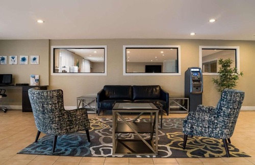 Grand Blanc Hotel | Quality Inn Grand Blanc - Flint South