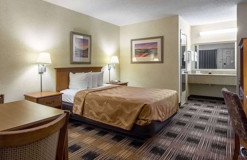Flowery Branch Hotel | Quality Inn
