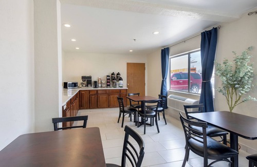 Winslow Hotel | Quality Inn Winslow I-40
