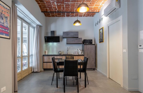Roman Quarter Apartment | Queen Apartment in Torino