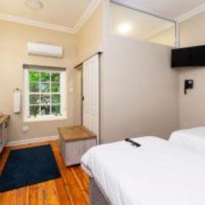 Oudtshoorn Apartment | Queen's Residences by BON Hotels