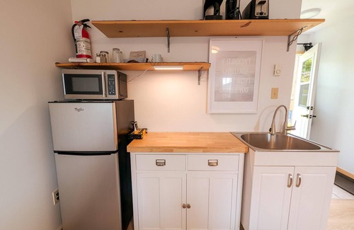 Ucluelet Cottage | Queen sleeper Studio suite in Ucluelet