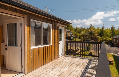 Ucluelet Cottage | Queen sleeper Studio suite in Ucluelet