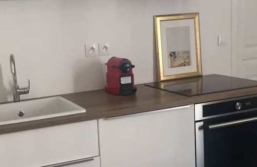 Saint-Vincent-de-Paul Apartment | QUEEN SUITE nnDelightful 2-bedroom apartment with WiFi in Paris