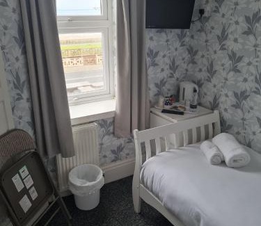 Bispham Bed & Breakfast | Queens Plaza Hotel