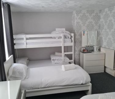 Bispham Bed & Breakfast | Queens Plaza Hotel