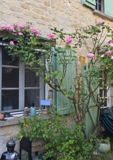 Auvers-sur-Oise House | Quelques part à Auvers sur oise, Spacieuse Maison, Calme, Terrasse, 8 pers, Wifi