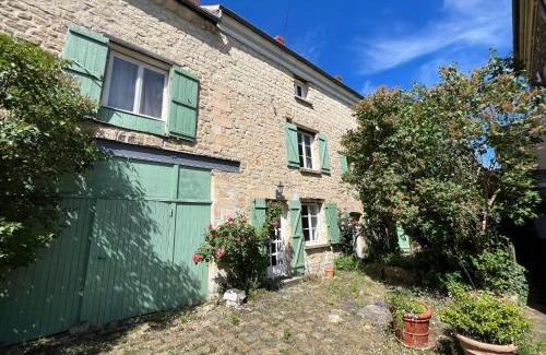 Auvers-sur-Oise House | Quelques part à Auvers sur oise, Spacieuse Maison, Calme, Terrasse, 8 pers, Wifi