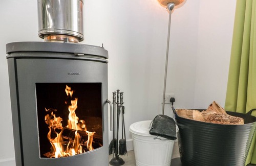 Rothesay Cottage | QUIEN EAST (SPENCE COTTAGE), pet friendly in Rothesay, Isle Of Bute