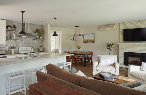 Southampton House | Quiet and cozy retreat nestled among the trees and close to the beach.