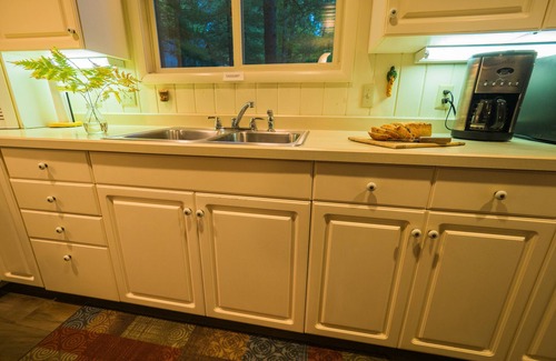 Mayfield Cottage | Quiet and Peaceful 3 Bedroom Family Cottage on Lake George, 12 Miles to TC