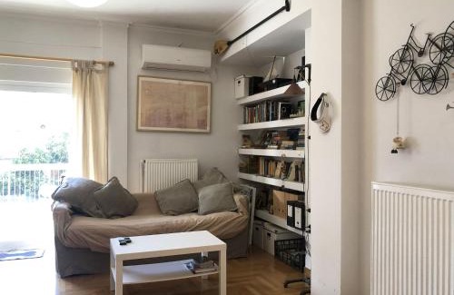 Ilisia Apartment | Quiet, central, on airport metro and bus line
