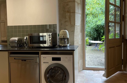 Durtal Apartment | Quiet, comfortable studio 35M2 facing manicured garden 15km from La Fleche zoo