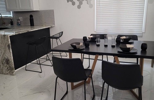 Monroe County House | Quiet country chic home in North Macon. 2 miles from shopping and restaurants.