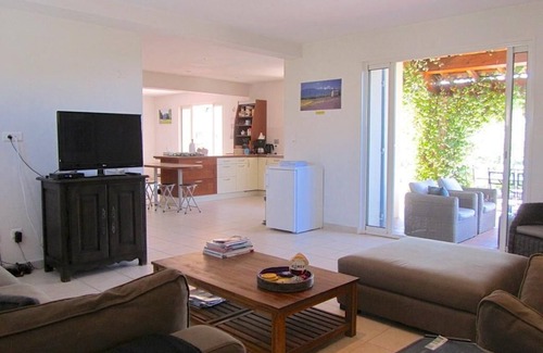 Cabrieres-d'Avignon Villa | Quiet family friendly vacation home for 6 to 10 pers.