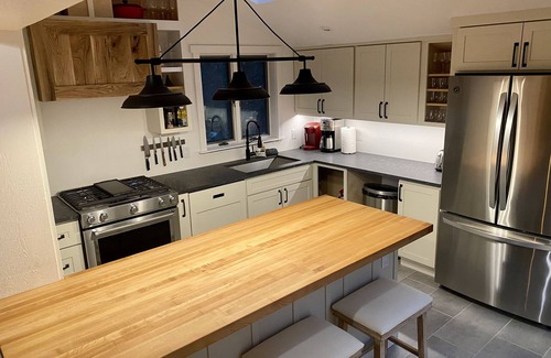 Roseland House | Quiet farmhouse with pond, trails, hot tub, close to skiing and breweries