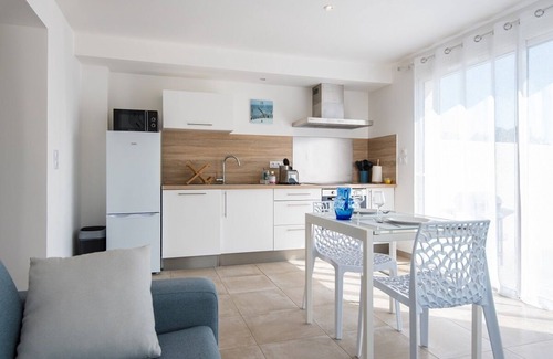 Saint-Genis Apartment | Quiet seaside cottage with view of the Alberes Domaine Pedra Llampada