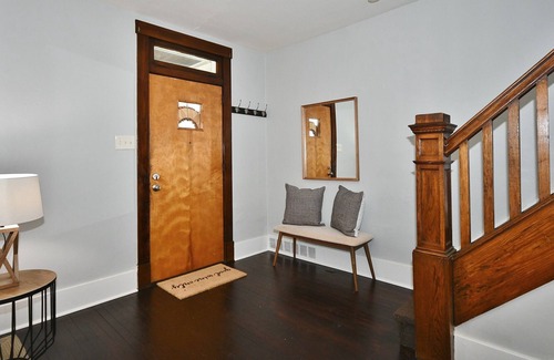 South Hills House | Quiet Hilltop Bungalow