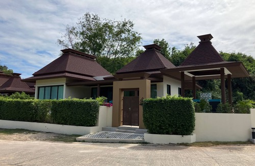 Pranburi Villa | Quiet luxury 5 min from 2 beaches w/green views & ocean breeze Kluai Mai Villa