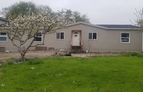 Nehalem House | Quiet Neighborhood; 2 BR/1 BA + Living Room