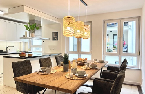 Ludwigsburg Apartment | Quiet oasis in the heart of the city - three bedrooms, centrally located with balcony