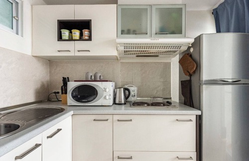 Sukhumvit Apartment | Quiet resident in town. Supermarket N the malls just next door.