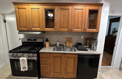 Bayonne Apartment | Quiet Retreat 10 Min to NYC Train + Parking