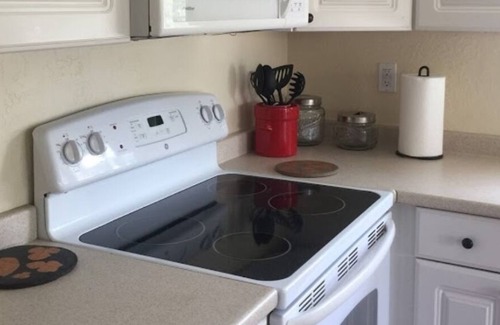 West Oak Hill Apartment | Quiet Retreat - close to town