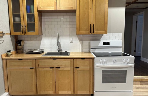 Kaslo House | Quiet retreat in Kaslo, Walking distance to downtown and lake,
