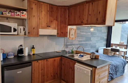 Isola Apartment | Quiet slope-side studio Isola 2000 sleeps 4