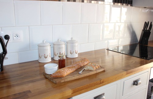 Saint-Mesmin Cottage | Quiet well equiped farm retreat w/cosy log burner.