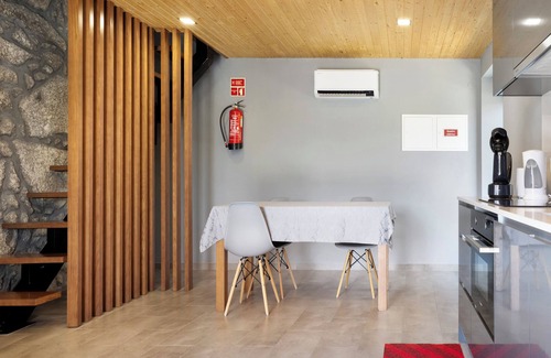 Guilhofrei Villa | Quinta of Carvoeiras 'Casa Do Caseiro - T2' with Lake View, Wi-Fi and Air Conditioning