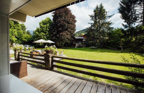 Morzine Ski Chalet | Quirky chalet, large private garden with safe parking