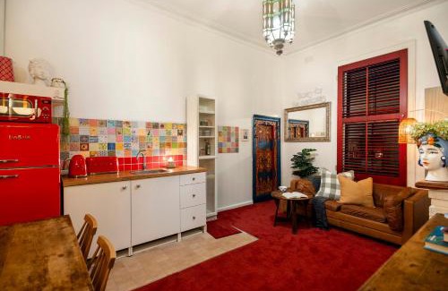 Richmond House | Quirky Richmond Cottage Cozy Charm and Walk to MCG