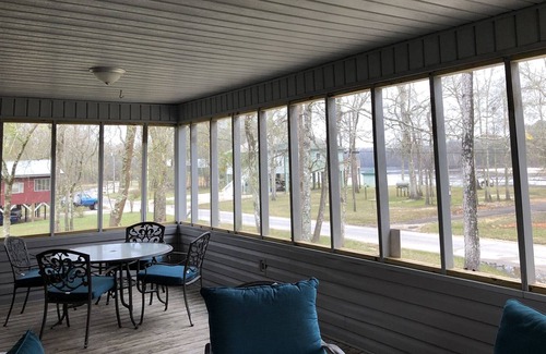 Moss Point House | Quite home on the river