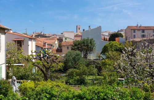 Antibes City Centre Apartment | Résidence Beauséjour