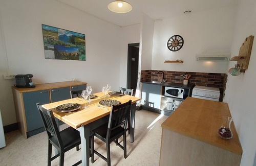 Murol Apartment | Résidence de Michèle Meublé 54m² 2 ch 2sdb Parking et Jardin