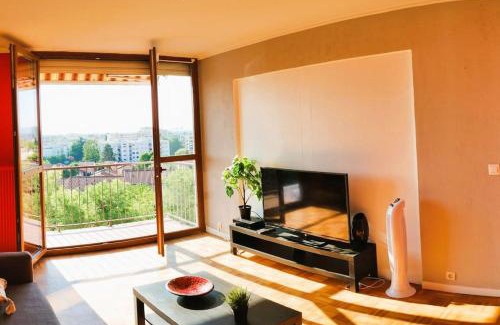 Saint-Priest Apartment | Résidence du Parc de Lyon Est 102m2 pkg free