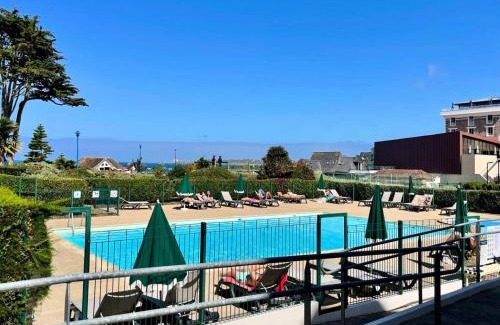 Perros-Guirec Apartment | Résidence L'archipel - Appartement au pied de la plage de Trestraou MAE-3554