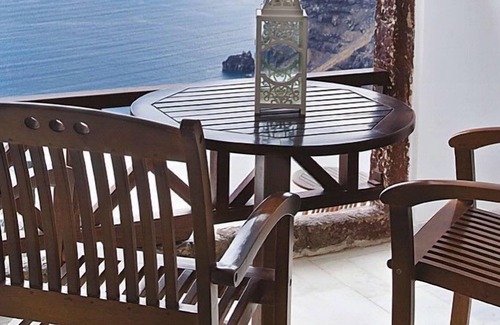 Firostefani Apartment | R 1159 Charon’s Apartment (Maisonette Style) With Break Fast, Sea view & Private Balcony