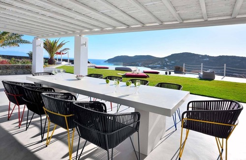 Houlakia Villa | R 1415 Fortunae Resort with BBQ, Helipad & Fireplace.