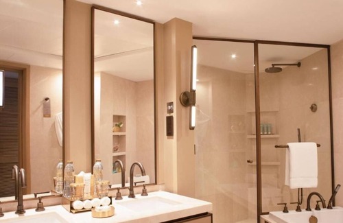 Trade Centre 1 House | R 1539 Jumeirah Beach Hotel With Meeting Rooms, Spa Treatment Rooms, and Tennis Courts