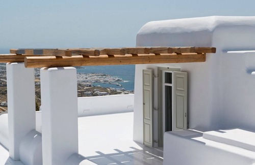 Tourlos Villa | R 3175 Villa Fonda With Kitchenette.Pool towels & Power generator,