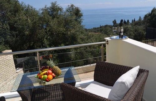 Perama Villa | R 3445 Villa Janus With Air Conditioning,Ceiling Fan &Welcome Drink.