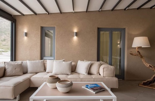 Vlychada Villa | R 950 Villa Basil with Daily Maid Service, Marble Bathroom & Modern Furnishing